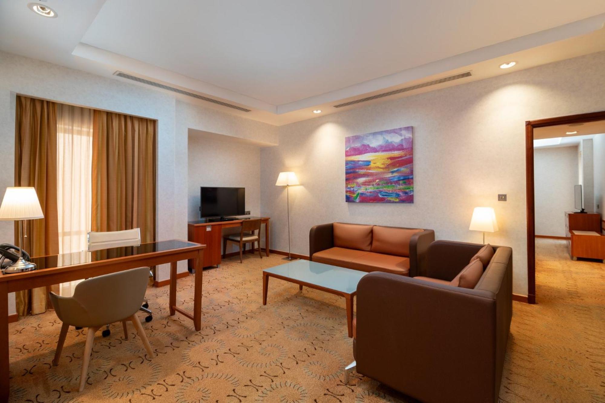 Holiday Inn - Suites Kuwait Salmiya By Ihg Kuwait City Exterior foto